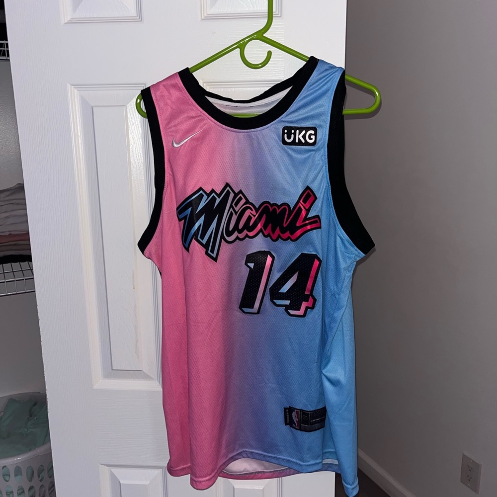 MIAMI HEAT TYLER HERRO JERSEY SIZE 50
